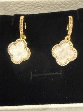 TU.LUXE 18k Gold Plated White Marbled Clover Drop Earrings with Crystal and case